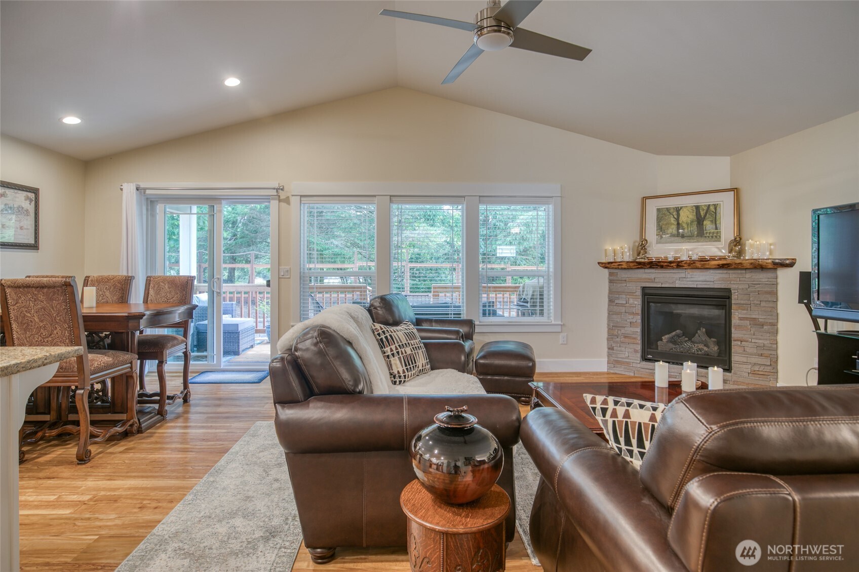 789 Island Circle SE