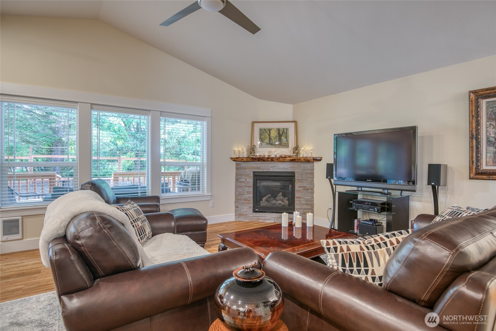 789 Island Circle SE