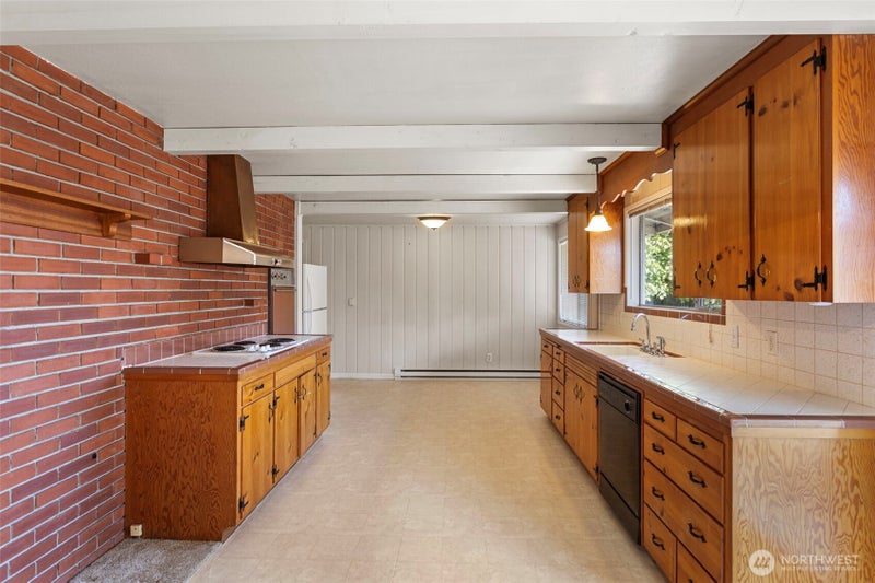 8821 52nd Drive NE