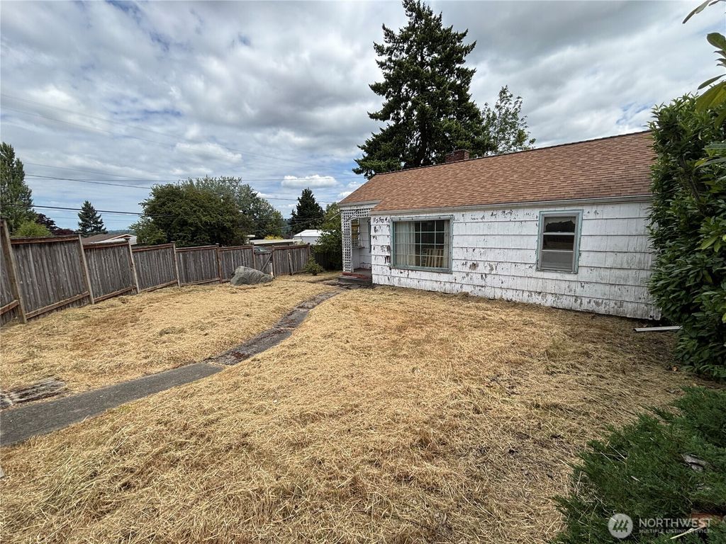 Photo of 13504 35th Avenue S, Tukwila, WA 98168 (MLS # 2405848)