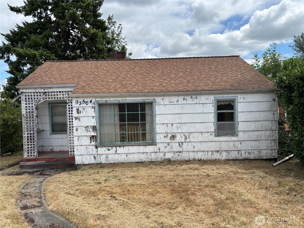 Photo of 13504 35th Avenue S, Tukwila, WA 98168 (MLS # 2405848)