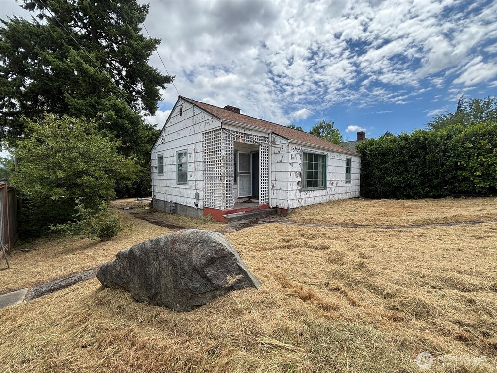 Photo of 13504 35th Avenue S, Tukwila, WA 98168 (MLS # 2405848)
