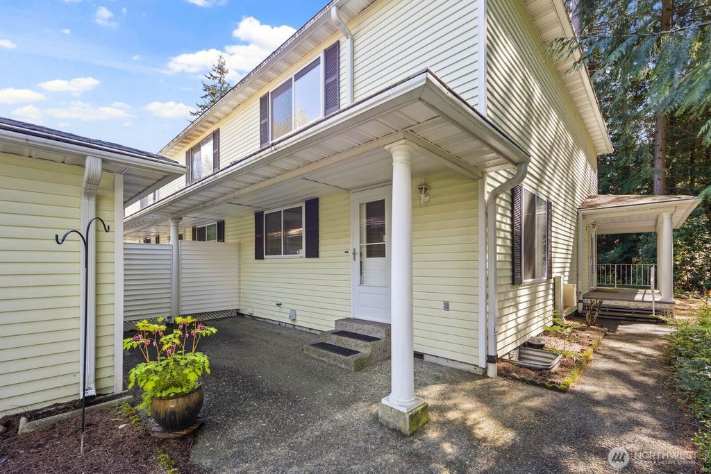 Photo of 32405 1st Place S, Federal Way, WA 98003 (MLS # 2510296)