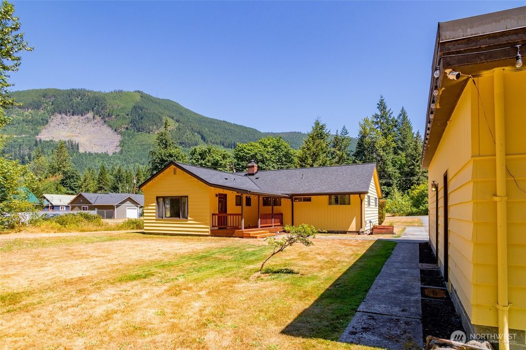 Photo of 26618 469th Avenue NE, Darrington, WA 98241 (MLS # 2408994)