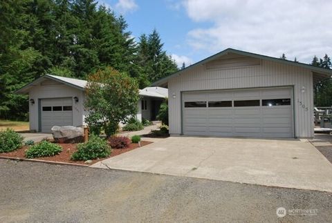 Photo of 1305 SE Arcadia Road, Shelton, WA 98584 (MLS # 2457592)