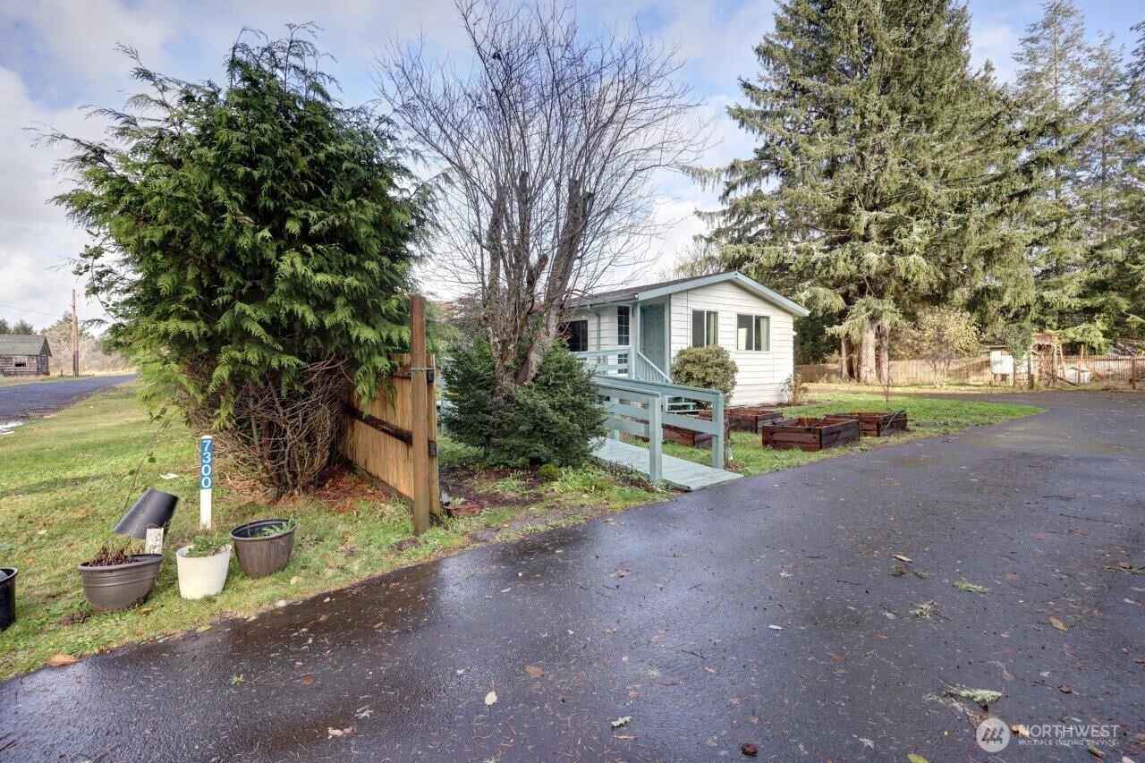 7300 V Place