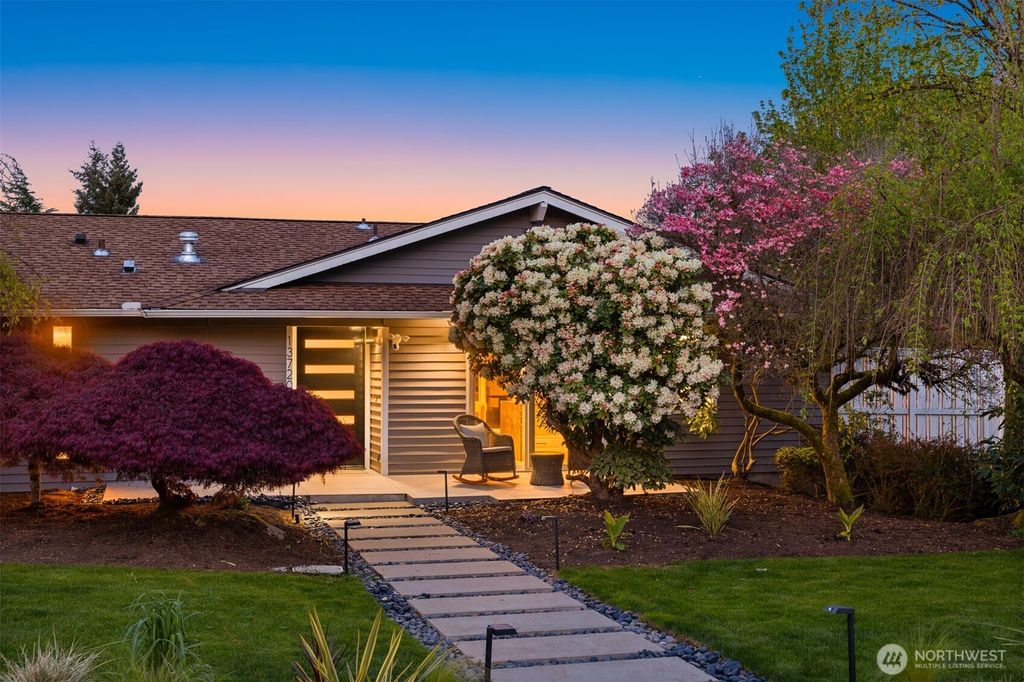 Photo of 13720 94th Avenue NE, Kirkland, WA 98034 (MLS # 2511907)