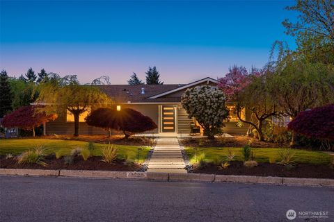 Photo of 13720 94th Avenue NE, Kirkland, WA 98034 (MLS # 2511907)