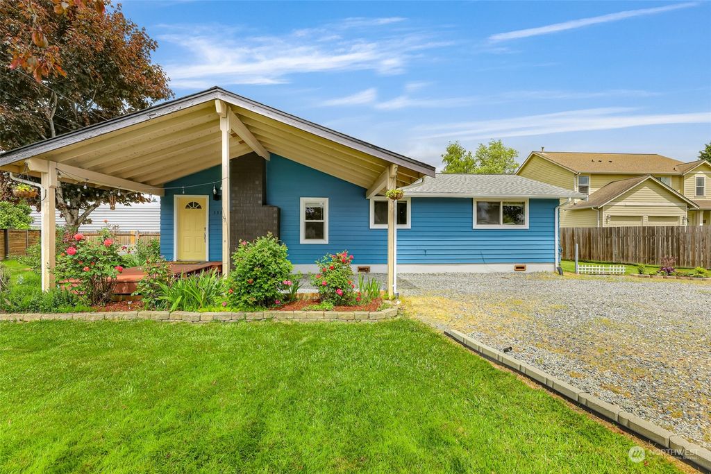 Photo of 111 7th Avenue N, Algona, WA 98001 (MLS # 2072055)