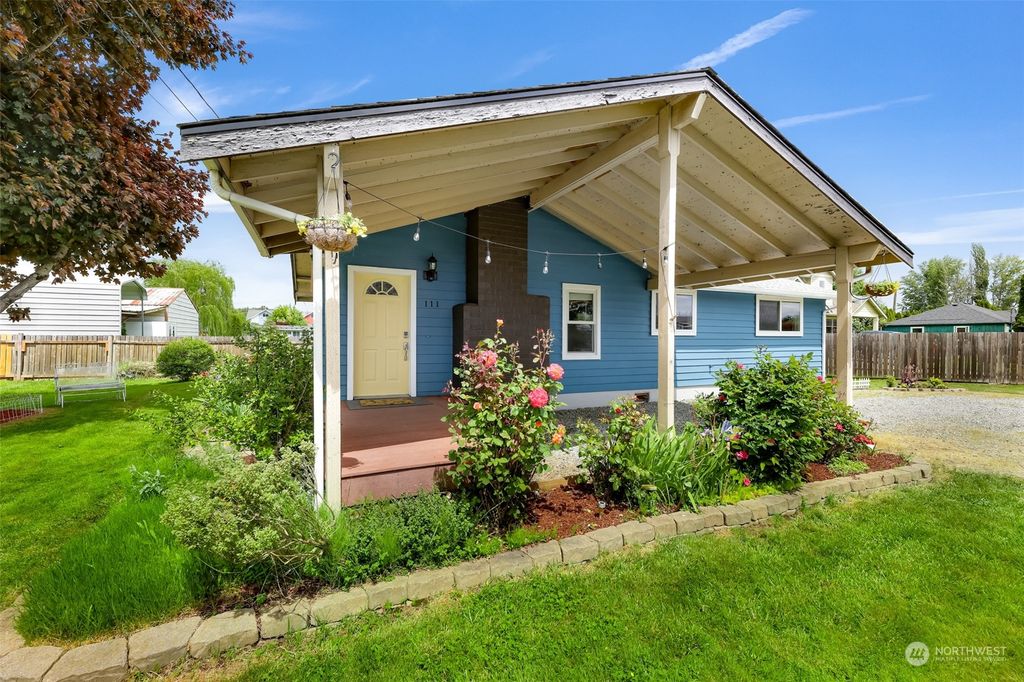 Photo of 111 7th Avenue N, Algona, WA 98001 (MLS # 2072055)