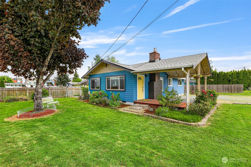 Photo of 111 7th Avenue N, Algona, WA 98001 (MLS # 2072055)