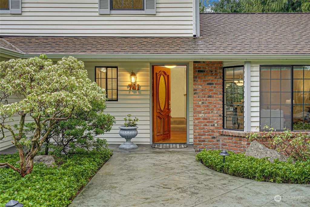 Photo of 741 218th Place NE, Sammamish, WA 98074 (MLS # 2201893)