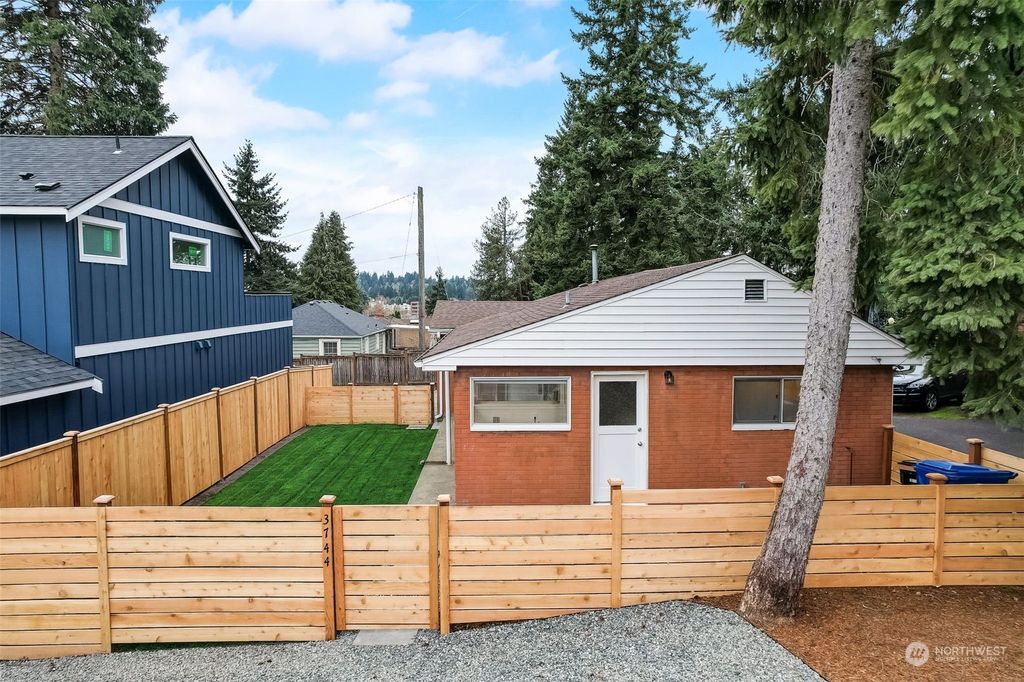 Photo of 3744 NE 125th Street, Seattle, WA 98125 (MLS # 2210814)