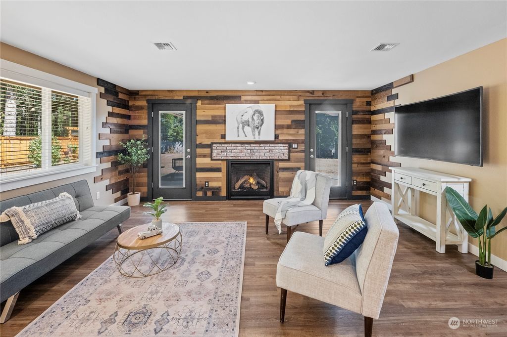 listing image 9363278554441390662