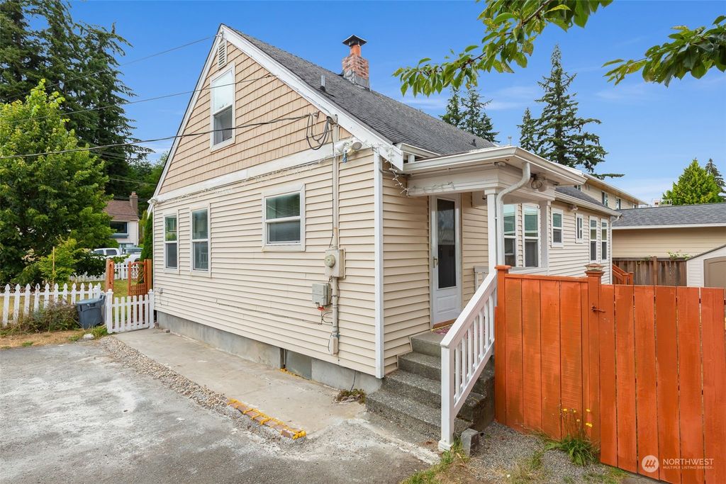 Photo of 5625 Fleming Street, Everett, WA 98203 (MLS # 2278003)