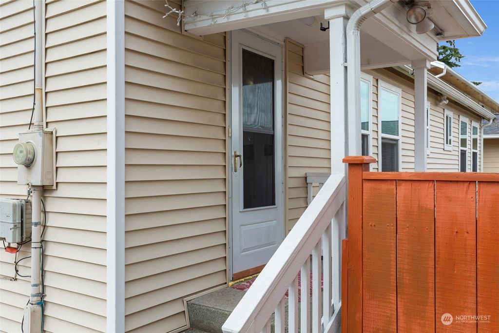 Photo of 5625 Fleming Street, Everett, WA 98203 (MLS # 2278003)