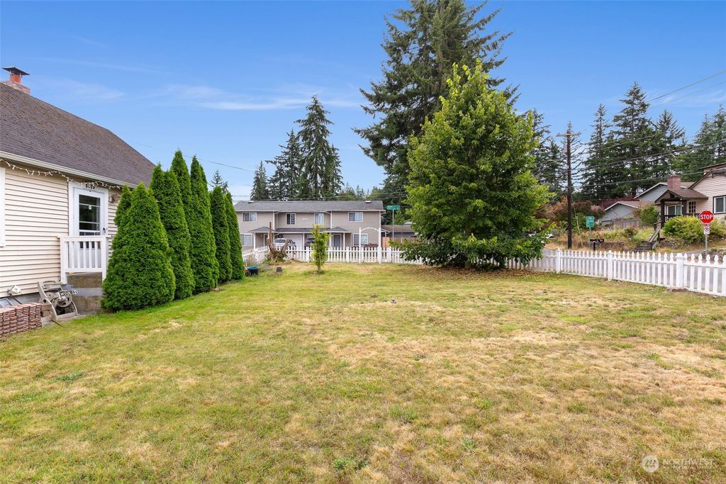 Photo of 5625 Fleming Street, Everett, WA 98203 (MLS # 2278003)