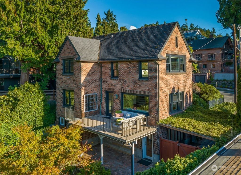 Photo of 5618 SW Admiral Way, Seattle, WA 98116 (MLS # 2169391)