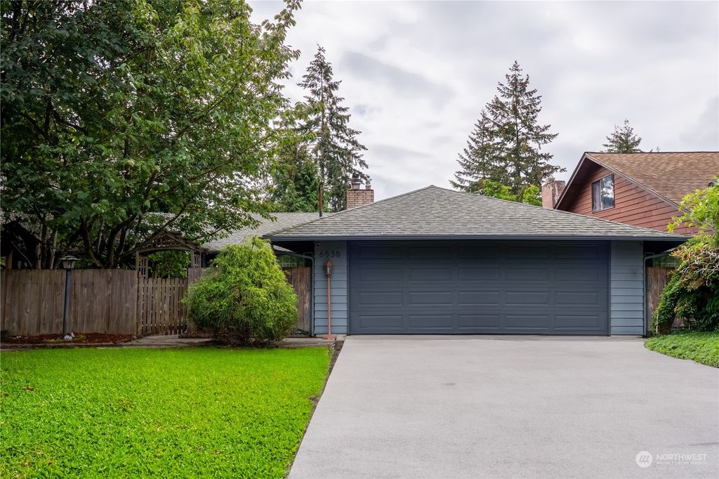 Photo of 6535 121st Place SE, Bellevue, WA 98006 (MLS # 2298671)