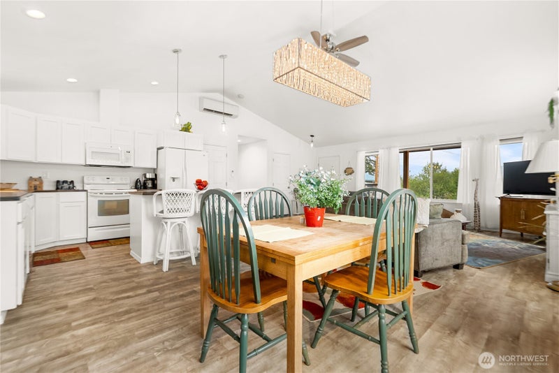 203 2nd St