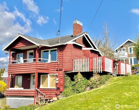 Photo of 522 12th Street, Bellingham, WA 98225 (MLS # 2493835)