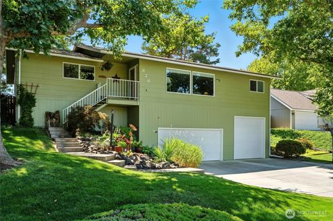 Photo of 826 Jacquelyn Street, Milton-Freewater, OR 97862 (MLS # 2415191)