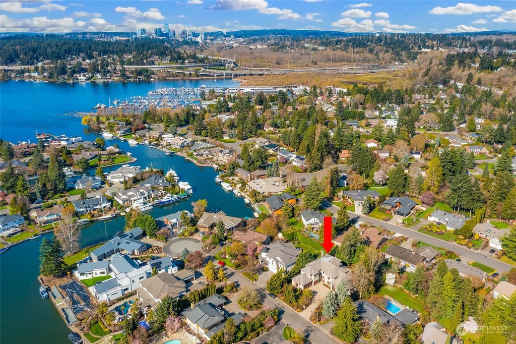 Photo of 17 Columbia Key Ky, Bellevue, WA 98006 (MLS # 2214080)