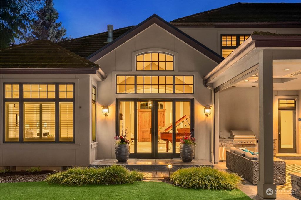 Photo of 17 Columbia Key Ky, Bellevue, WA 98006 (MLS # 2214080)