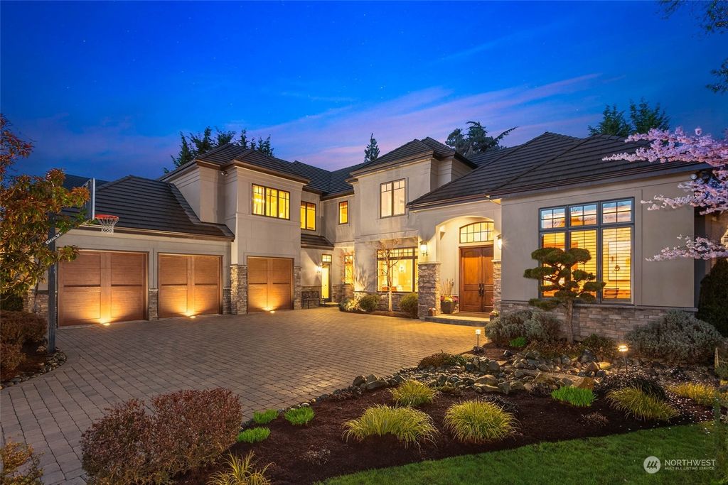 Photo of 17 Columbia Key Ky, Bellevue, WA 98006 (MLS # 2214080)