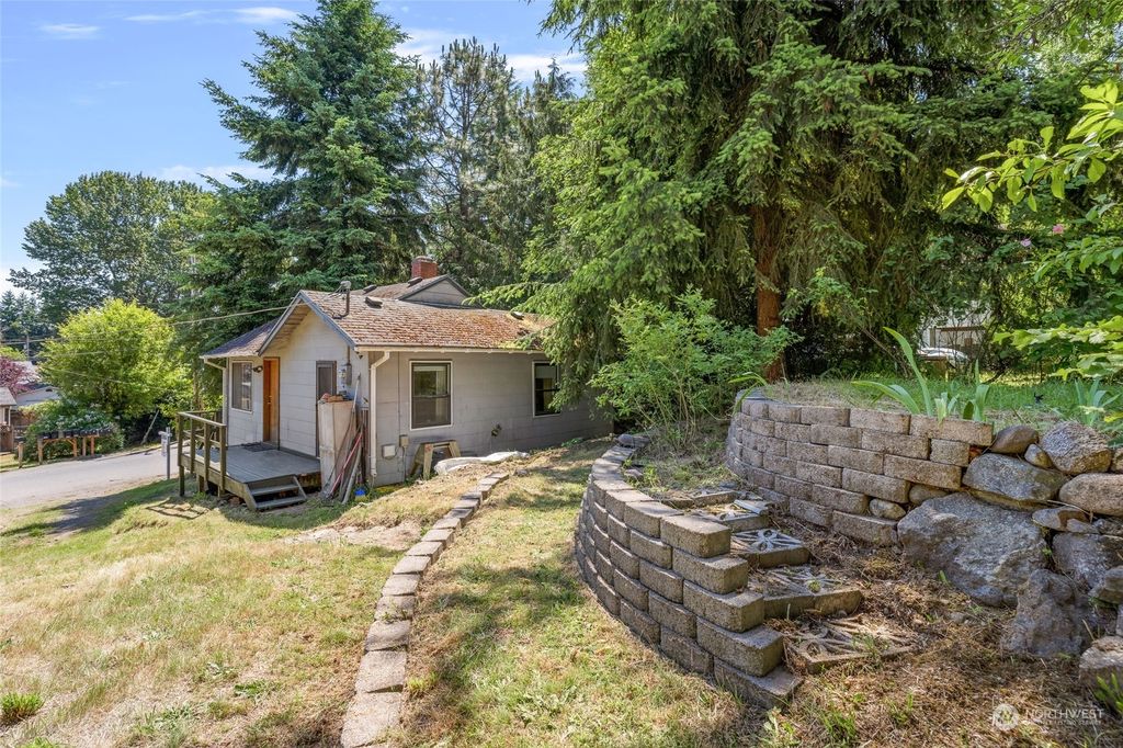 Photo of 12425 Roseberg Avenue S, Burien, WA 98168 (MLS # 2077237)
