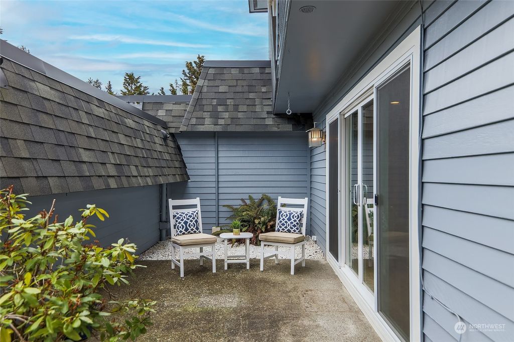 Photo of 2513 175th Avenue NE, Redmond, WA 98052 (MLS # 2038792)
