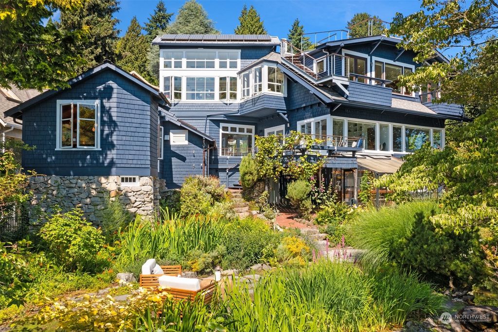 Photo of 530 Wellington Avenue, Seattle, WA 98122 (MLS # 2139898)