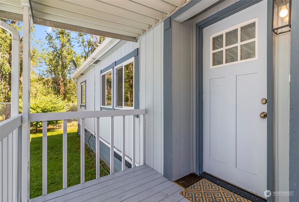 Photo of 415 LAKEVIEW Road #K5, Lynnwood, WA 98087 (MLS # 2270333)