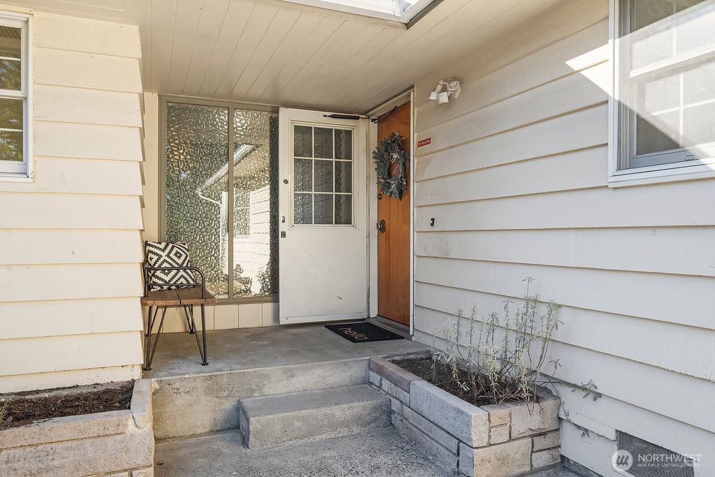Photo of 11535 Roosevelt Way NE, Seattle, WA 98125 (MLS # 2328497)