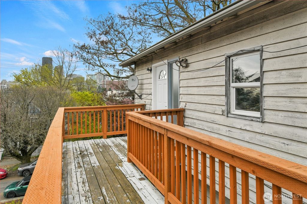 Photo of 338 16th Avenue #B, Seattle, WA 98122 (MLS # 2507720)