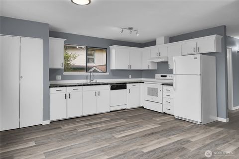 Photo of 338 16th Avenue #B, Seattle, WA 98122 (MLS # 2507720)