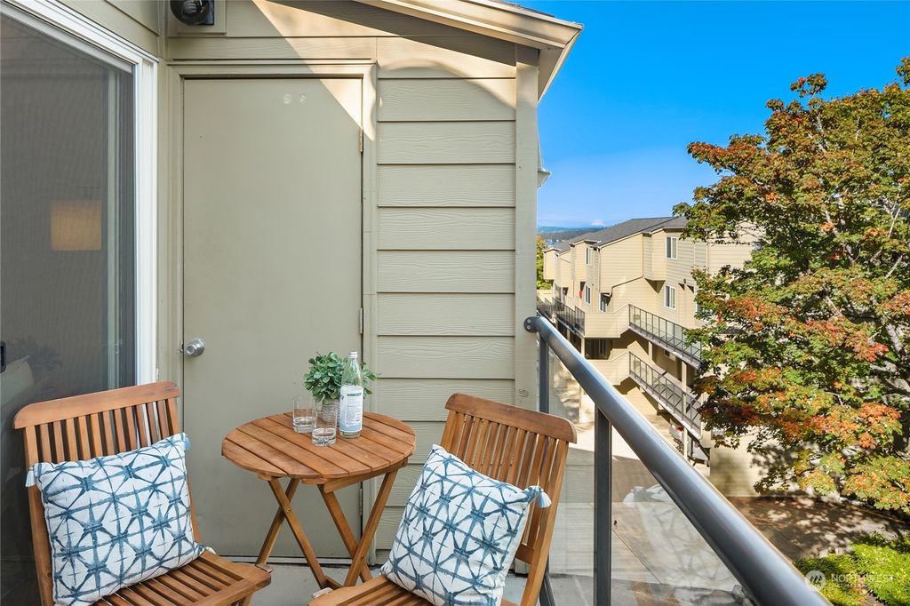 Photo of 2949 76th Avenue SE #82-C, Mercer Island, WA 98040 (MLS # 2299639)