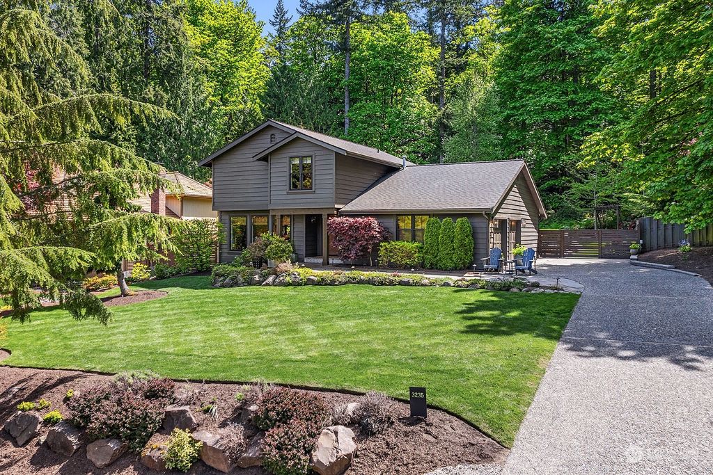 Photo of 3235 Sierra Court SW, Issaquah, WA 98027 (MLS # 2234808)