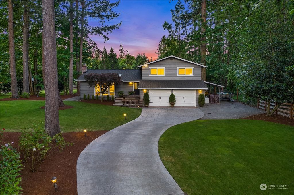 Photo of 24725 SE 31st Place, Sammamish, WA 98075 (MLS # 2077734)