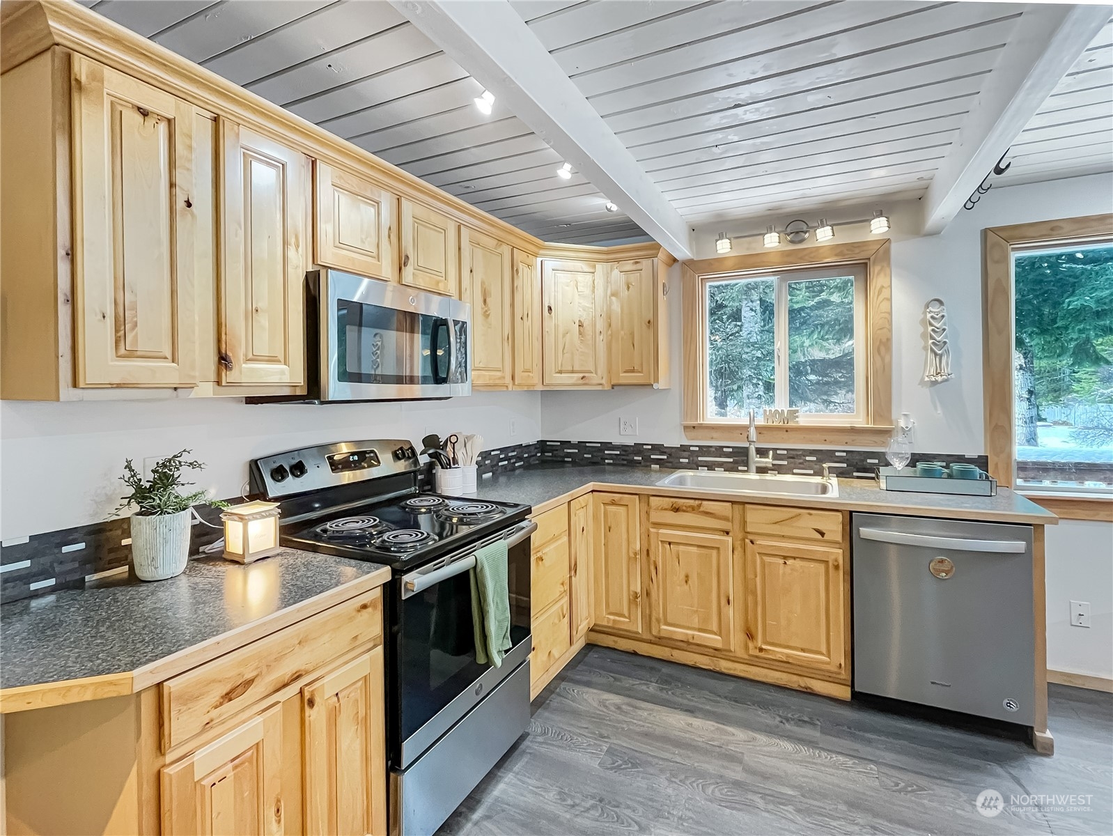 390 N Chinook Drive