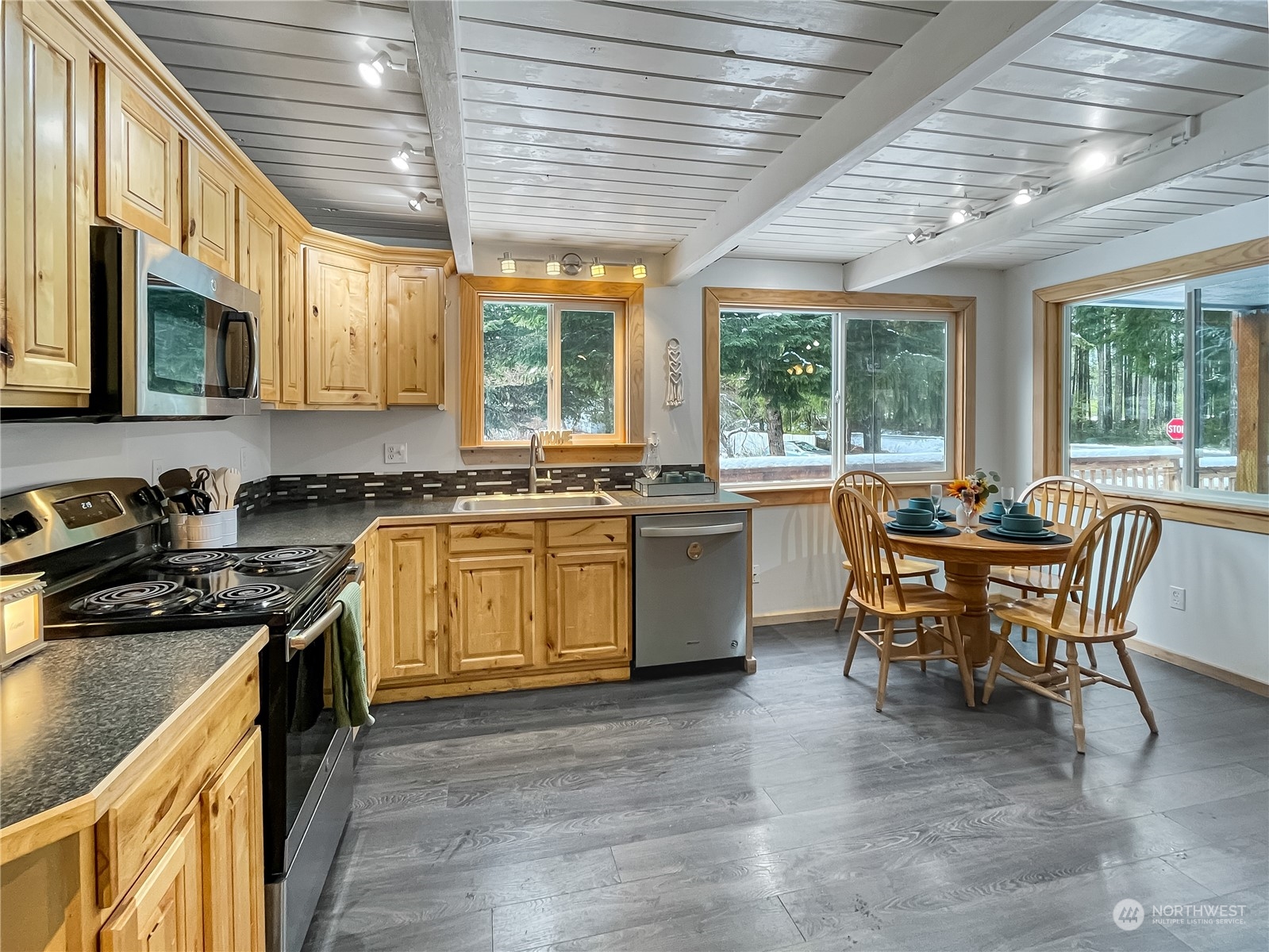 390 N Chinook Drive