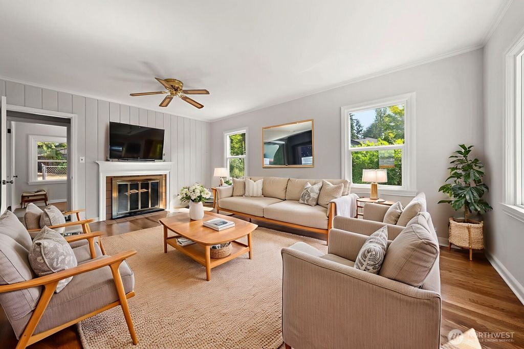 Photo of 13726 23rd Avenue NE, Seattle, WA 98125 (MLS # 2431577)