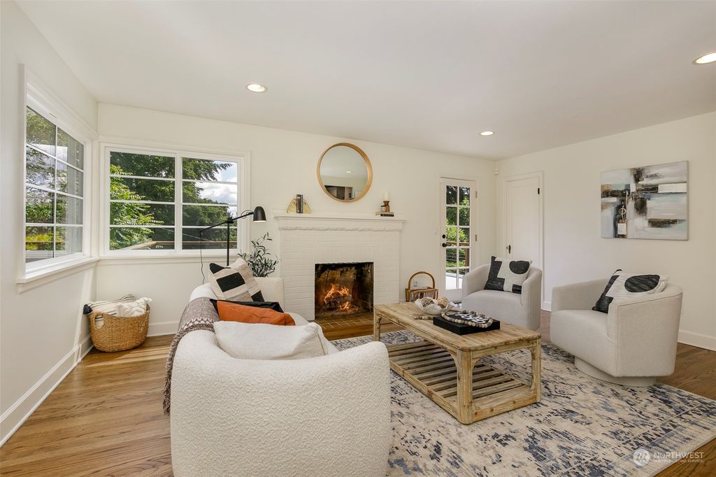 Photo of 1513 NE 102nd Street, Seattle, WA 98125 (MLS # 2254639)