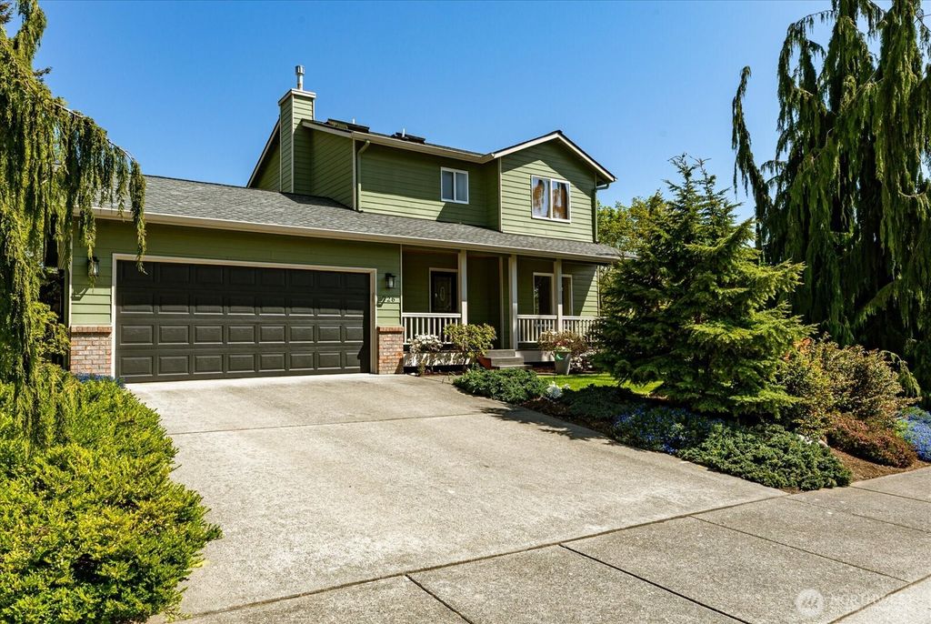 Photo of 726 SW Puffin Street, Oak Harbor, WA 98277 (MLS # 2515970)