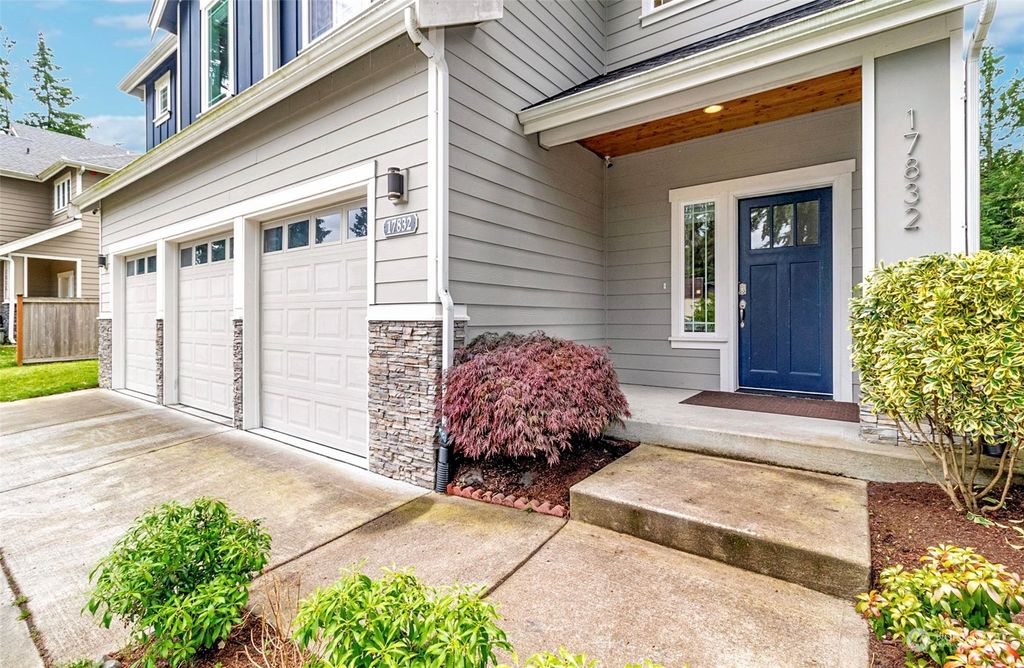 Photo of 17832 1st Ave NE Ave, Shoreline, WA 98155 (MLS # 2189520)
