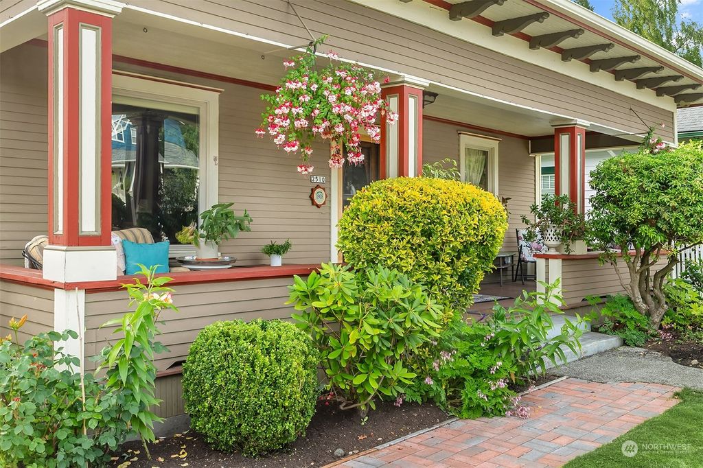 Photo of 2510 Baker Avenue, Everett, WA 98201 (MLS # 2263514)