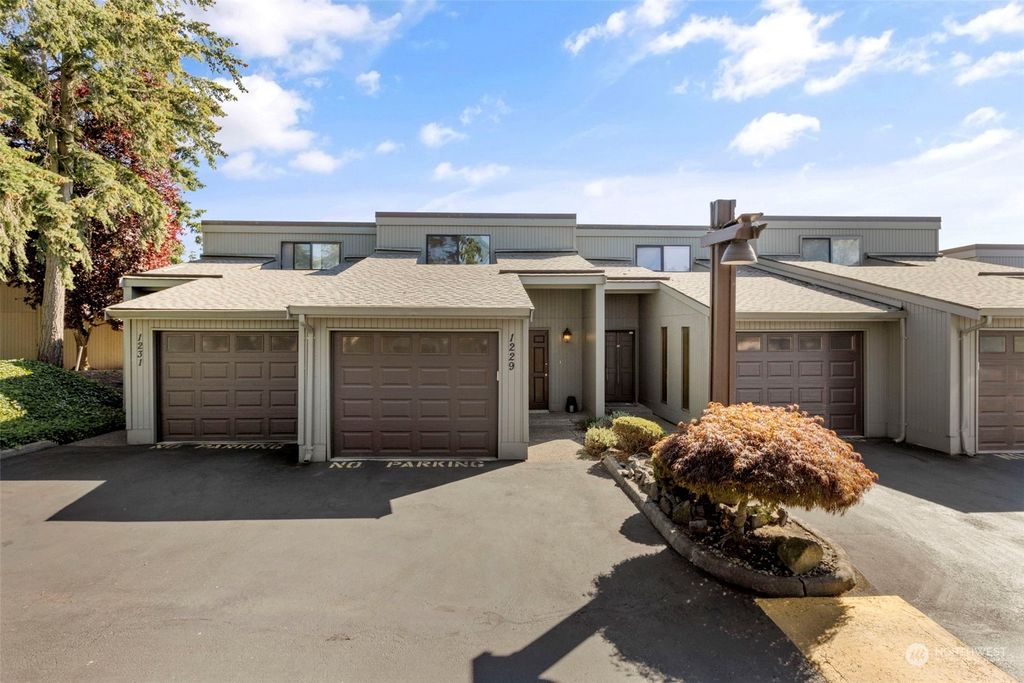 Photo of 1229 S 308th Street, Federal Way, WA 98003 (MLS # 2286353)