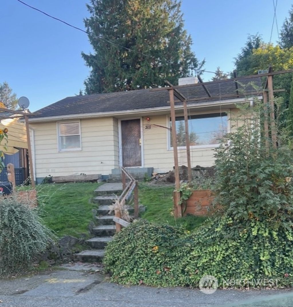 Photo of 3111 W Mansell Street, Seattle, WA 98199 (MLS # 2305022)