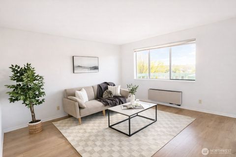 Photo of 318 S 174th Place #K, Burien, WA 98148 (MLS # 2465086)