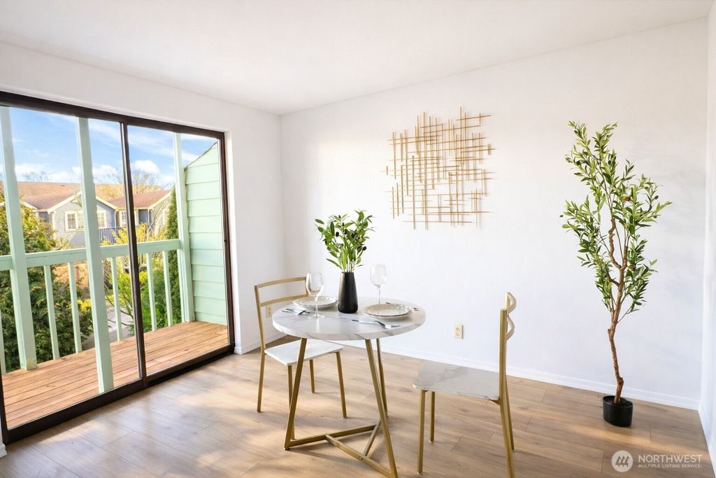 Photo of 318 S 174th Place #K, Burien, WA 98148 (MLS # 2465086)